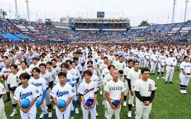 神宮に熱気、堂々行進　268校の高校球児の夏開幕　東・西東京大会