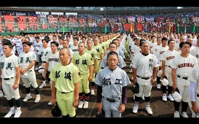 46校、夢舞台への行進　高校野球宮崎大会開幕