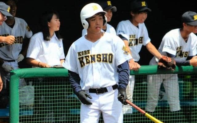 唯一の3年生で「精神的支柱」　神戸商の佐藤主将、下級生から大声援