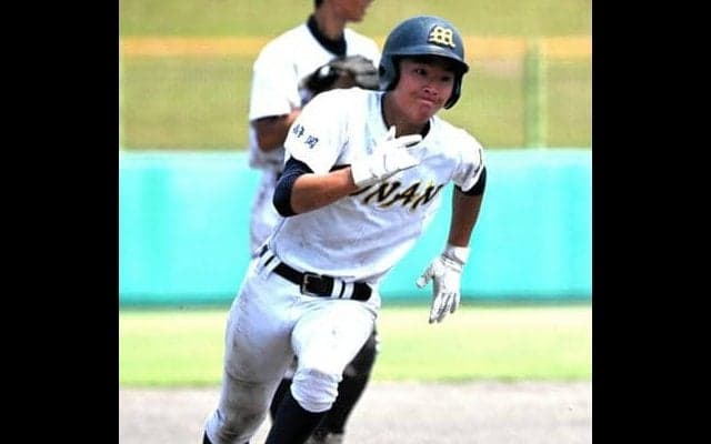 隙あれば次の塁へ…打席でも足でかき回すエース　御殿場南・小林投手