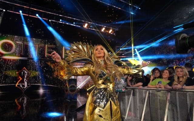 「39歳には見えない」レジェンド金髪女子レスラー、“純白ビキニショット”で圧巻プロポーションを披露…「息を呑むほど美しい」ファン驚愕