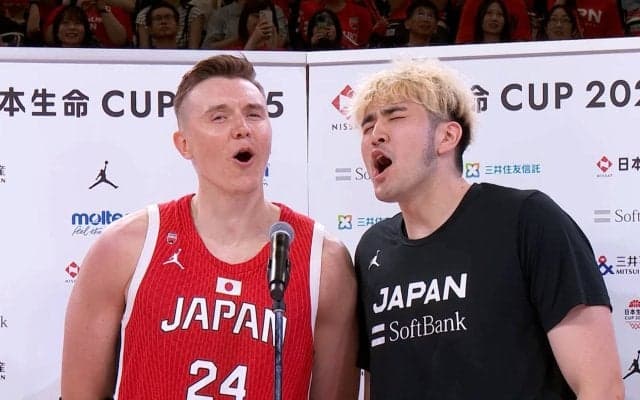 「可愛すぎるだろ（笑）」ホーキンソン＆川真田紘也の“熱唱”にファン爆笑！「今日イチの笑いありがとう」「上手な日本語でダジャレを２つもw」