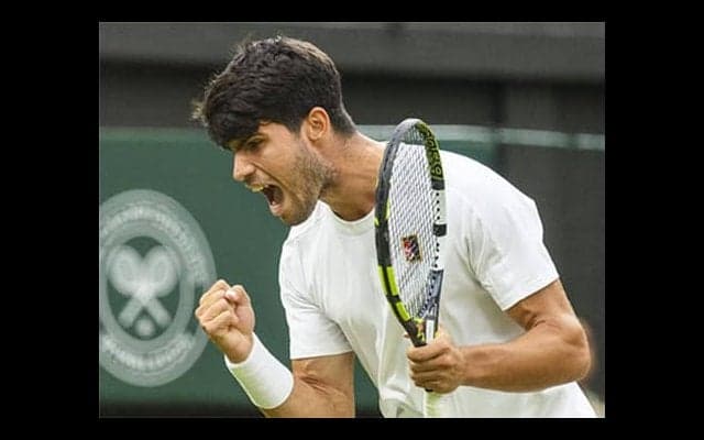  アルカラス 逆転勝ちで3年連続8強 