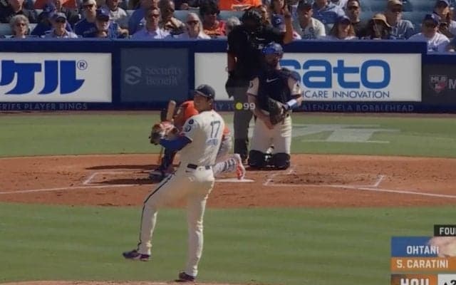 どうした…？ 大谷翔平の剛速球で“想定外のハプニング”「ヤバいな」「めっちゃ痛い」打った相手打者が動けなくなる