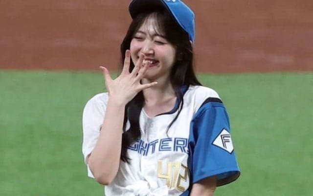 「美女すぎて、大歓喜」北の大地を揺らした可憐な振る舞い　野球ファンも魅了した元アイドルに感嘆の声「非の打ち所が無さ過ぎ」