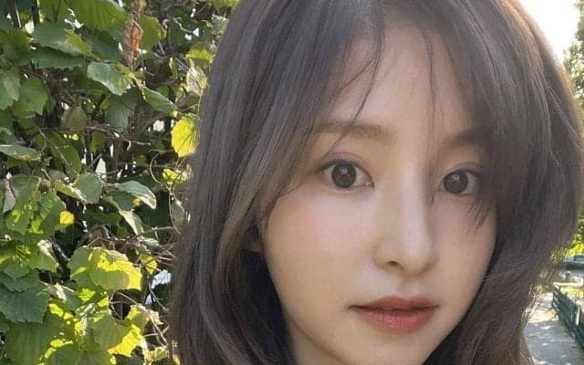 ｢すごい美しい｣日本代表MF・堂安律の美人妻、夏全開のベアトップ姿で思いっきり肌見せ！