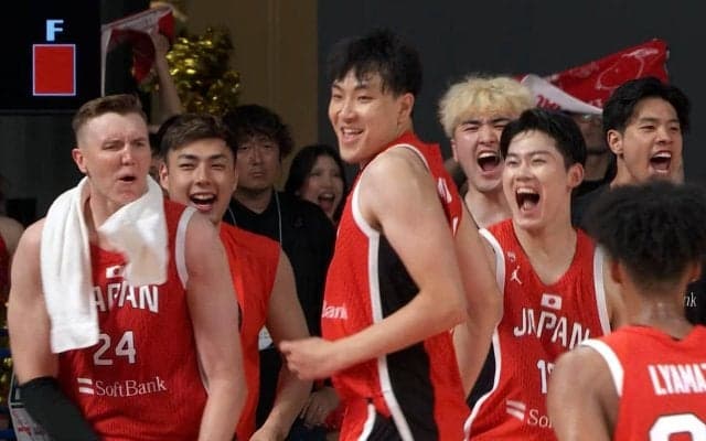 赤木剛憲かよ！ 208cm・105kg新星の“連続ハエ叩き”にアリーナ大熱狂「日本人センターでは異例」「選手も全員ブチ上がった」狩野富成が衝撃の日本代表デビュー