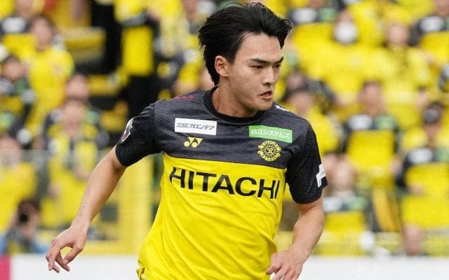 「なぜそこに！！？」柏レイソルを首位奪取に導いた絶好調男！日本代表MFの豪快ヘッドにファン歓喜「E-1での活躍も楽しみやな」