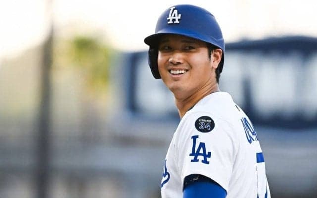 大谷翔平の横に…突然現れた“超大物”　祝福投稿で異例の扱い…隠しきれぬスターのオーラ