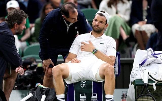 ディミトロフが勝利まであと1セットでまさかの棄権…涙浮かべコート去る。シナーが4年連続で準々決勝進出「望んでいた終わり方ではない」[ウィンブルドン]