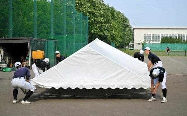 毎日テント設営する野球部も　1・2年生は特に注意、部活の暑さ対策
