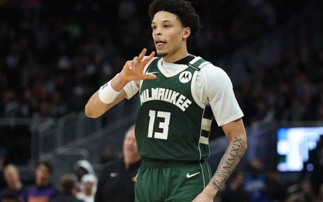 若手ガードのライアン・ロリンズが3年約17億円でバックスとの再契約に合意