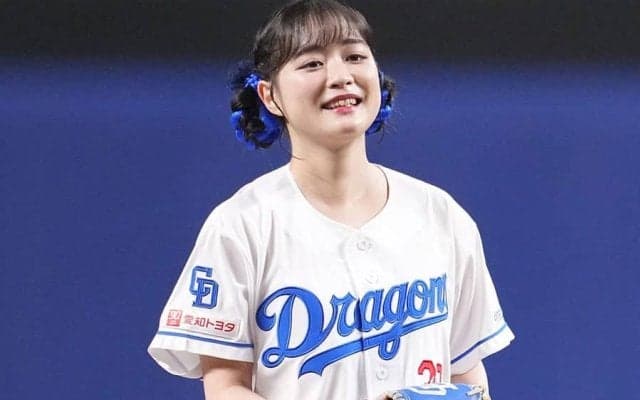 人気女優が短パン豪快足上げ「可愛すぎた」　ド緊張→大暴投で照れ笑いに「マジ天使」