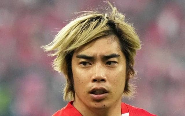 ｢ブラック純也〜｣｢黒髪だと若く見える｣イメチェン伊東純也のクラブハウス到着＆挨拶シーンが話題！ 去就注目の中｢good｣と上機嫌｢安定の寝グセ可愛い｣の声