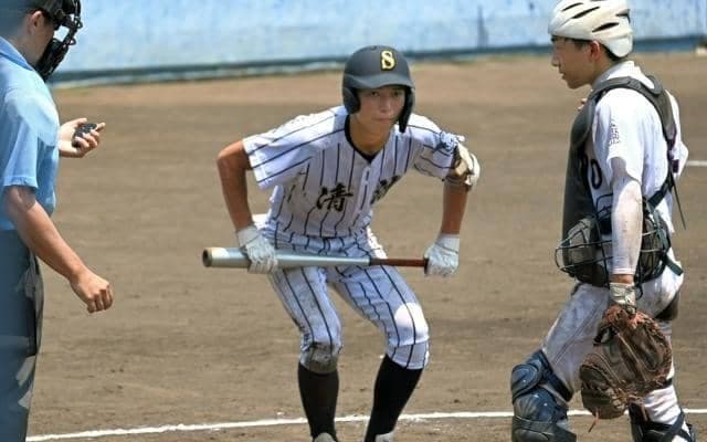 部員10人、大黒柱が投打に奮闘　エースで4番の八代清流・久保主将