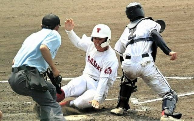 18歳の現役3年生監督、選手は同級生「最後の夏、みんなで戦った」
