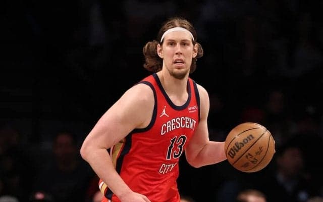 スパーズがウィザーズとのトレードでベテランビッグマンのケリー・オリニクを獲得へ