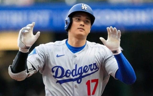 大谷翔平、衝撃HR後に珍しい“行動”　NHK中継でくっきり…X騒然「ガン見してる」