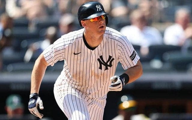 ヤ軍の132億円男が“事実上の戦力外”に　首位打者2度も失った輝き…残った32億円