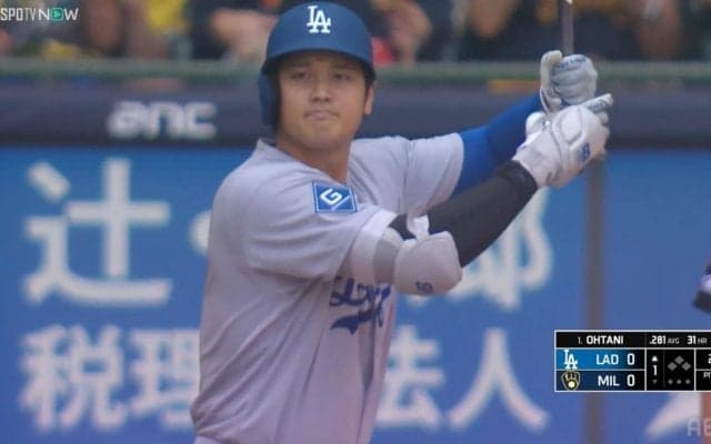 大谷翔平、相手捕手に“神対応” ファウルボール直撃後に見せた振る舞いに「さすが」「紳士だ」
