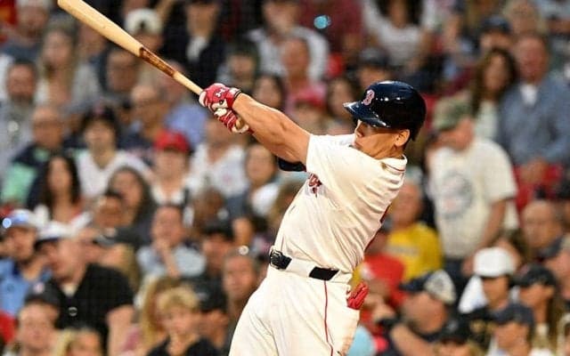 吉田正尚が“完全復活”　復帰戦で3安打1打点に本拠地熱狂、6連勝に貢献でいきなり存在感