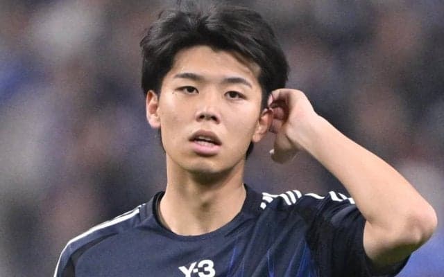 ｢2枚目高井のサービスショット笑｣トッテナム移籍の日本代表DF｢メディカルチェック中の一コマ｣に反響｢いい笑顔｣｢グラビアデビューしたのかと｣の声