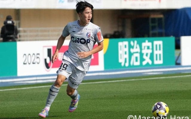 浦和と柏の｢交換トレード｣で柱に、新天地で｢代表｣に選ばれた18歳、Jリーグ｢向上｣のために【川崎vs鹿島｢鬼木達ダービー｣が示したJ1リーグの｢今季と未来｣】(3)
