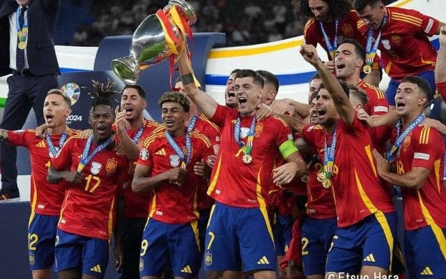 元同僚の久保建英もコメント｢富士山登ったんか｣｢めっちゃ綺麗な雲海｣現役スペイン代表DFの“富士登山ショット”に反響｢しっかり装備｣｢好感が持てる｣の声