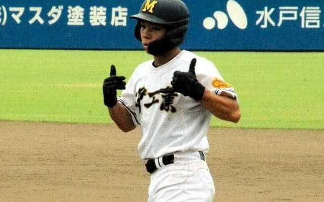 「プレーでチームを引っ張る」を表現した二塁打　水戸工・飯嶋主将
