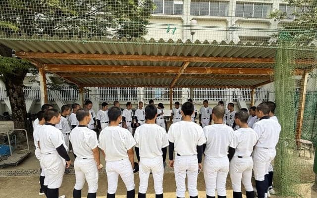 【高校野球】退部志願2度のエースも変えた 「野球５、野球以外５」で鍛える堺東・鈴木監督の熱血指導