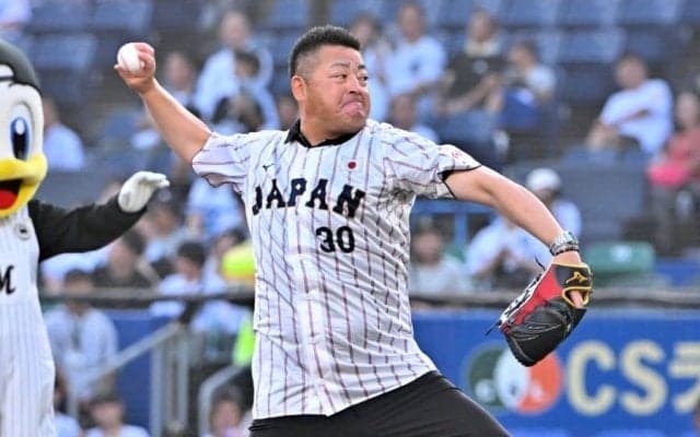 51歳とは思えぬ“剛速球”「引退してるとは思えない」　変わらない名守護神が「さすがすぎる」