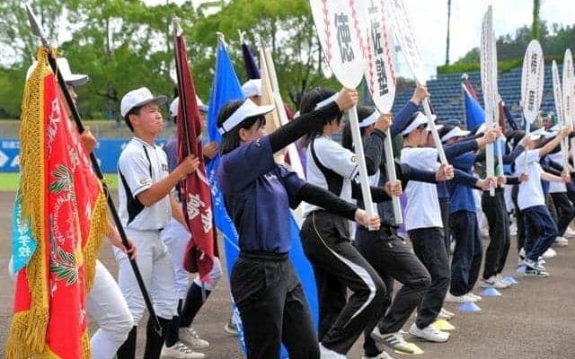 高知の球児の夏、12日開幕　観戦ガイドに大会パンフレット完成