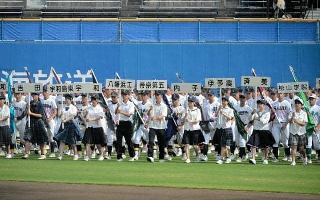 晴れやかに堂々と　第107回全国高校野球選手権愛媛大会開会式