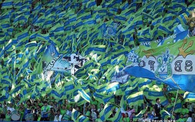 ｢絶妙に似合ってないところ尊い‼︎｣J1湘南イケメンMFのコンビニ店員姿にファン驚嘆｢どこにこんなかっこいい店員さんいるの!?｣｢レジで激詰めしてくれそう笑｣