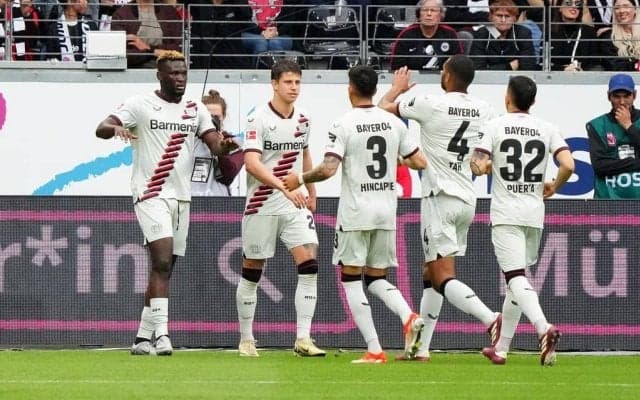 ｢日本仕掛け？｣｢ピンク×白は意外…｣新生レバークーゼンの華やかな“桜グラデーション”ユニが話題！｢桜の木がモチーフ｣｢いちごミルク｣の声