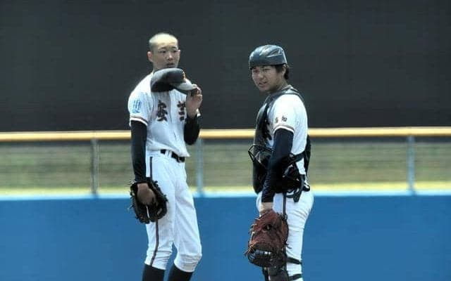 ピンチなのに笑顔こぼれたバッテリー　安芸の楠瀬投手と久保捕手
