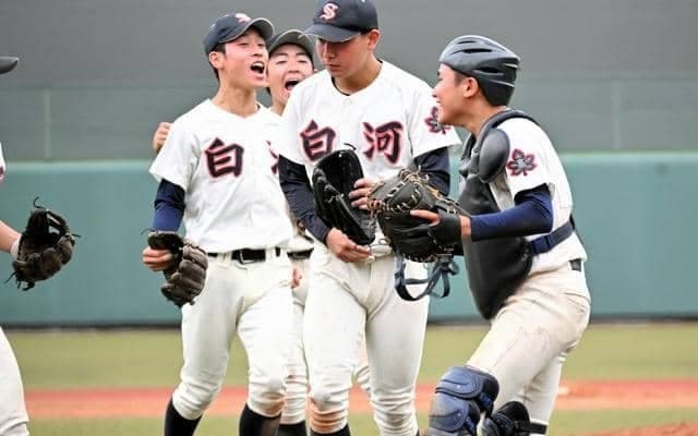 最速121キロでシード福島商を完封　白河・桜岡投手の巧みな投球術