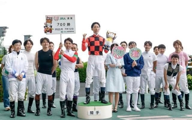 津村明秀騎手がJRA通算700勝達成！ 「皆さんの応援が僕たちの力になる」