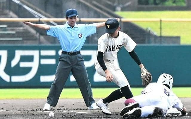 高校2年生の大分舞鶴・甲斐さんが三塁塁審デビュー「自分が冷静に」
