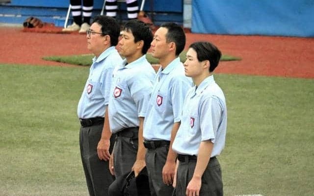 親子審判が宮城大会で登場　「連携してミスなく」　高校生審判も