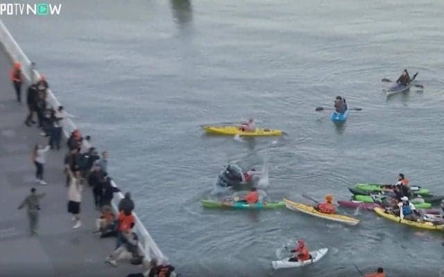 場外が大騒ぎ！大谷翔平、爆速着水弾で“まさかの光景”「やりすぎｗ」「海寒いだろ」 球場騒然の“衝撃シーン”が話題に