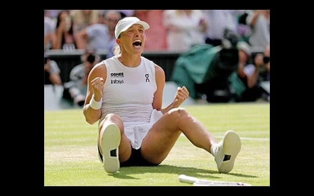 女王 母国メディアを非難