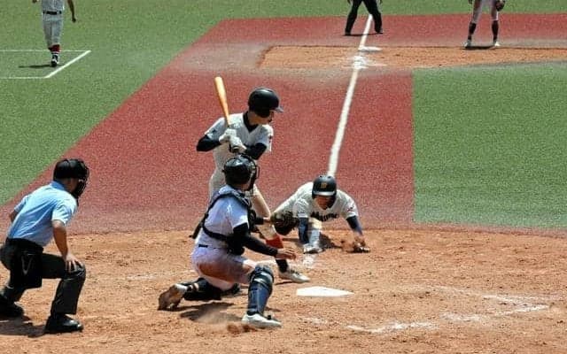 チーム初安打の三塁打、そして本盗　輪島・崖選手が流れ呼び初戦突破