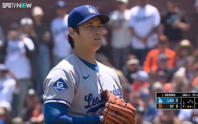 大谷は「えげつない」 現地局＆実況も称賛「完全にゾーンに入っている！」「ピッチクロックをギリギリまで使い投球」奪三振の瞬間に大興奮