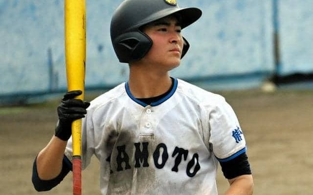 初回に失策、気持ち切り替え2併殺　「内野の要」鹿本の小材選手