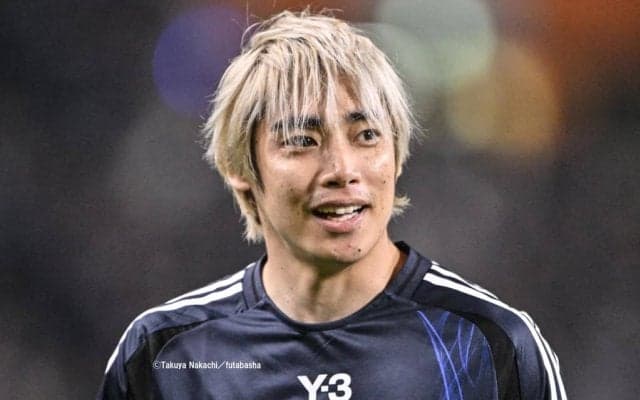 ｢かわいい｣｢初々しい｣日本代表MF伊東純也が古巣訪問＆若い頃の“秘蔵ショット”公開！｢変わってないな｣｢発掘してくれた甲府に感謝！｣の声