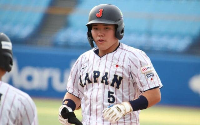 今秋ドラフト上位候補の青山学院大・小田が最終戦で2安打2打点！代表では大会首位打者の打棒に刺激「簡単にヒットを打つ選手」【日米大学野球選手権】