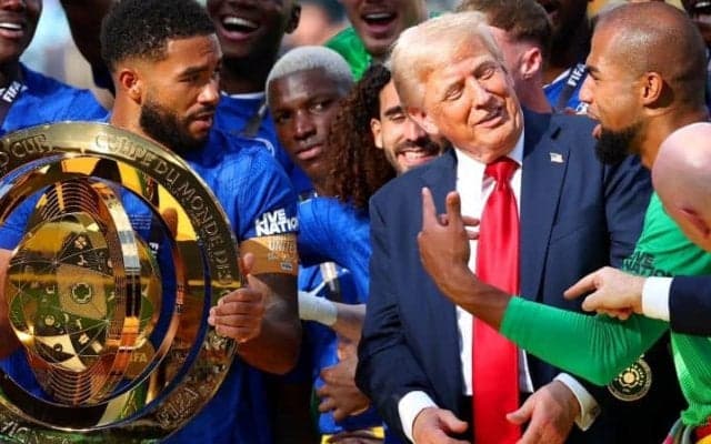 トランプ米大統領が「台無しにした」　クラブW杯優勝イレブンを困惑させた“愚行”が波紋「滑稽で、気恥ずかしい瞬間」