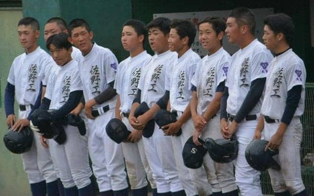 夏は絶対に単独出場　10人で挑んだ佐野工科、最後まであきらめず