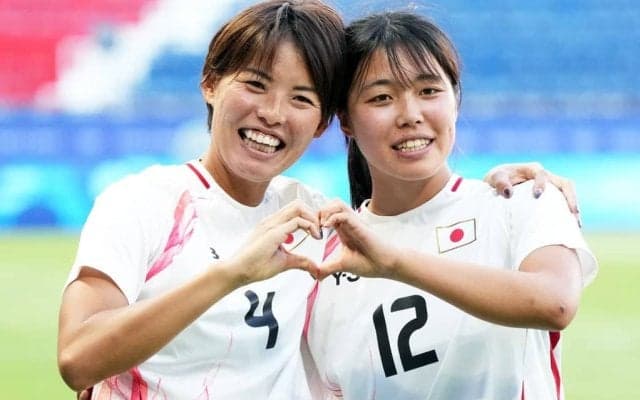 ｢サプライズ!!｣｢可愛い｣なでしこDFの結婚報告“直筆コメント＆ウェディング写真”公開｢字が上手い｣｢ドレス姿も素敵｣の声